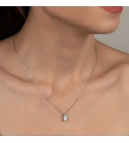 Swarovski Taşlı Gümüş Baget Tektaş Bayan Kolye
