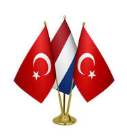 Masa Üstü Hollanda Bayrağı Türk Bayrağı Üçlü Pirinç Direk Masa Bayrak Seti