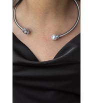 Caş Dekorasyon Gümüş Renk Aslanlı İncili Metal Choker Kolye