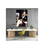 Kahve İçen Atatürk Görseli Renkli Atatürk Tablosu Dikey Kanvas Ev Ofis Tablosu