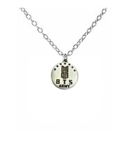 BTS Army Logolu Metal Kolye – 60 cm Uzun Zincirli K-Pop Aksesuar (Gümüş)