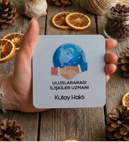 Kişiye Özel Uluslararası İlişkiler Uzmanı Bardak Altlığı  Hediyesi (Beyaz)