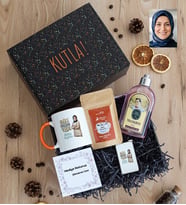 Kişiye Özel Karikatürlü Best Mom Ever Anneye Hediye Hediye Kutusu - Kişiye Özel Kupa Standart, Traş Kolonyası, Çakmak, Filtre Kahve Anneler Günü Hediyesi