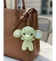 El Yapımı Amigurumi Fil Anahtarlık – Renk Seçenekli Sevimli Peluş Aksesuar (Yeşil)
