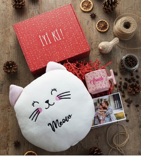 Kişiye Özel Unicorn Desenli Hediye Kutusu - Kişiye Özel T Pastel Kupa, Peluş Yastık, Fotoğraf 1 Adet Doğum Günü Hediyesi