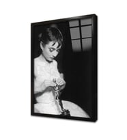 Audrey Hepburn Çerçeveli Cam Tablo