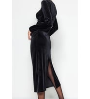 Moda Stil Slim Kayık Yaka Midi Boy Kadife Büzgülü Fitted Vücuda Oturan Esnek Örme Elbise (Siyah)