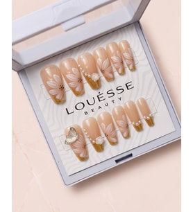 Louésse Golden Petal Takma Tırnak 12’li Nude Çiçek Desenli Altın French İnci Detaylı Elegant Nail