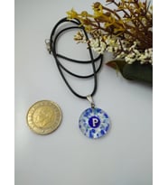 CAM HARF KOLYE – HANDMADE EL YAPIMI MURANO– (P) HARFİ MODELİ