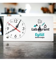 Laboranta Hediye Şık Masa Saati
