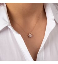 Gümüş Beyaz Taşlı Minimal Lotus Çiçeği Kolye (Rose)