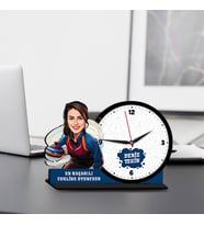 Kadın Curling Oyuncusuna Hediye Karikatürlü MDF Masa Saati