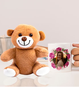 Kişiye Özel 25cm Peluş Ayıcık Ve Fotoğralı Çiçekli Çerçeve Tasarımlı Beyaz Kupa