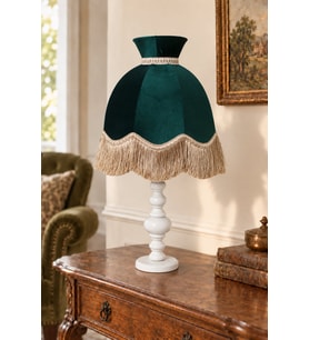 Zümrüt Yeşili Kadife Kaplı Püsküllü Başlık Beyaz Ahşap Ayak Jumbo Boy Klasik Model Abajur 80x35cm