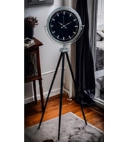 Krom Prime Modern Tripod Ayaklı Saat (Standart)