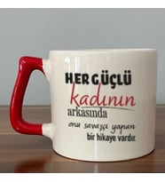 Her Güçlü Kadının Arkasında Baskılı Kadınlar Günü Kırmızı Kulplu D Kupa