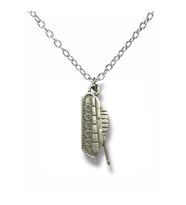 Askeri Tank Figürlü Metal Kolye – Gümüş Renk Unisex Aksesuar