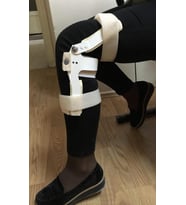 Karma Grup Ortopedi Genu Rekurvatum Dizlik İsveç Diz Ortezi BÜKÜLEBİLİR.(M BEDEN - 26-29 CM DİZ ÇEVRE ÖLÇÜSÜ ÇOCUK BEDENİ)