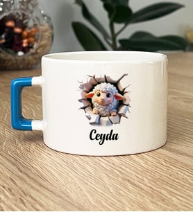 Kişiye Özel 3D Efektli Tatlı Kuzucuk Hediye Lüks Fincan İsimli İsim Yazılı (Mavi)