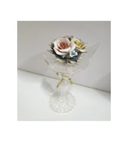 Cam Vazoda İtalyan Capodimonte Çiçek Buket Biblo fiyonklu, Capodimonte Porseleni, 18 cm