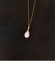 925 Ayar Gümüş Elegance Damla İnci Kolye (Rose)