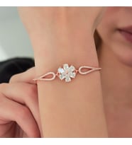 925 Ayar Kelepçe Model Beyaz Taşlı Çiçek Bileklik Kadın Gümüş Bileklik