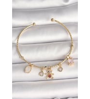 Pirinç Gold Renk Sallantı Zirkon Taşlı Ayıcık Figür Kırmızı Kalp Detay Charm Kadın Bileklik - TJ-BB6896