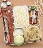 Kişiye Özel Gold Metal Kutulu Mum & Çubuk Tütsü & Yves Rocher Duş Jeli & Kabak Lifi & Duş Kesesi Hamam Ve Spa Hediye Seti