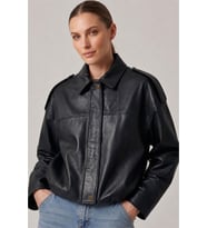 Siyah Hakiki Deri Oversize Crop Kemerli Omuz Apolet Detaylı Kadın Ceket