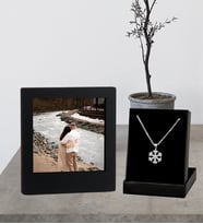 Kişiye Özel Fotoğraflı Ahşap Çerçeve Ve Kartanesi Kolye Set