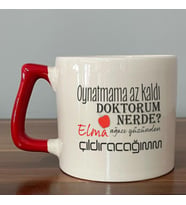 Oynatmama Az Kaldı Doktorum Nerede Baskılı Kırmızı Kulplu D Kupa