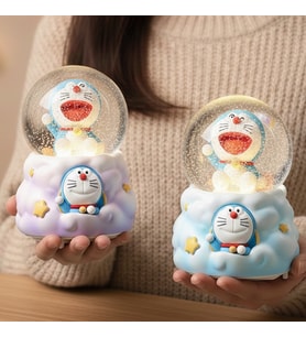 Işıklı Müzikli Püskürtmeli Büyük Boy Kar Küresi – 16 cm Doraemon Temalı (Karışık)