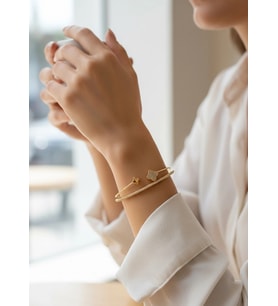 Yonca Model Pirinç Gold Renk Kadın Bileklik 5886
