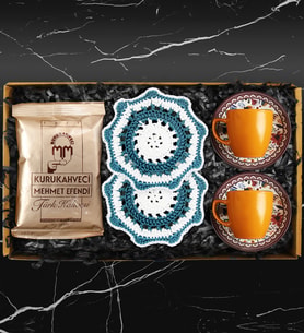 İkili Bambu Tabaklı Mermer Desenli Porselen Fincan Takımı & Handmade İkili Makrome Bardak Altlığı & Türk Kahvesi