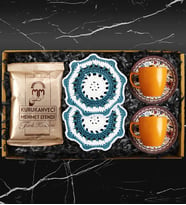 İkili Bambu Tabaklı Mermer Desenli Porselen Fincan Takımı & Handmade İkili Makrome Bardak Altlığı & Türk Kahvesi