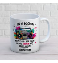 Kişiye Özel İyi Ki Doğdun Müzik Gibi Bir Yaşın Olsun Baskılı Kupa – Retro Kasetçalar Temalı Hediye