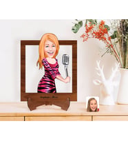 BK Gift Kişiye Özel Şarkı Söyleyen Kız Karikatürlü Ahşap Standlı 3D Biblo-2 (Beyaz)