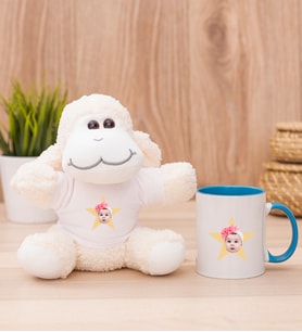 Kişiye Özel Pembe Yıldız Kafa Fotoğraflı Peluş Koyun ve Mavi Kupa
