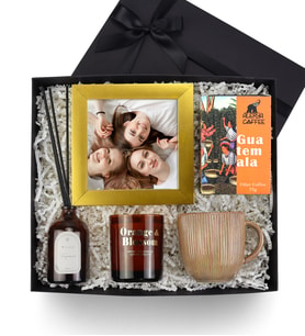 Kişiye Özel Gold Çerçeve & Mum & Kupa & Oda Kokusu & Filtre Kahve Hediye Seti