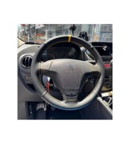 DİKİŞLİ DİREKSİYON KILIFI SİYAH DERİ NOKTALI DERİ SARI YÜZÜK SARI DİKİŞLİ PEUGEOT BİPPER İÇİN