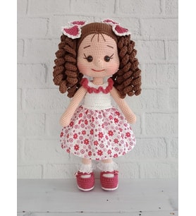 İkinci Bahar Kıvırcık Saçlı Karnaval Bebek Amigurumi Organik Oyuncak