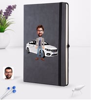 BK Gift Kişiye Özel Plakalı Erkek Fiat Egea Karikatürlü Siyah Termo Deri Defter 16x24cm Model 1