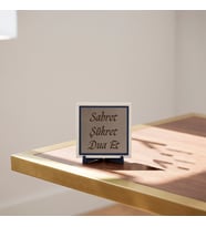 Bereket ve Hayır Dileği Taşıyan Dini Yazılı Masaüstü Obje Sabret Şükret Dua Et Modern Dekoratif Parça - Kalıcı Bir Dekorasyon İzi, Güzel Duyguları Yansıtan Dekoratif Armağan (Minimalist) 10x10 cm