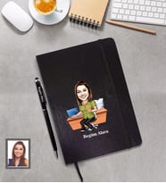 Kişiye Özel Öğretmen Karikatürlü  Siyah Defter Kalem Hediye Seti Bayan-17
