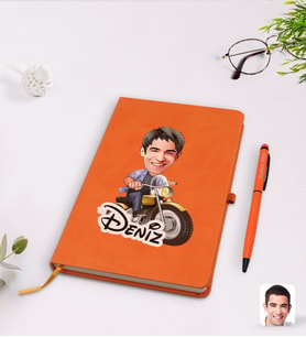 BK Gift Kişiye Özel Erkek Motorcu Karikatürlü Turuncu Termo Deri Defter Kalem Seti Model 1