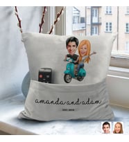 BK Gift Kişiye Özel Sevgililer Karikatür Tasarımlı Organizer Kumanda ve Atıştırmalık Cepli Gri Kırlent Yastık-99 Arkadaşa Hediye, Cepli Yastık
