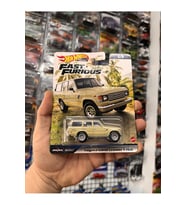 Hot Wheels Premium Toyota Land Cruiser 1.64