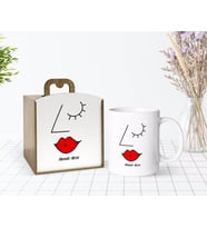 BK Gift Kişiye Özel Ahşap Kutuda Picasso Kadın Figür Tasarımlı Beyaz Kupa Bardak-1