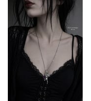 Gotik Kedi Figürlü Mor Kalp Detaylı Metal Kolye Unisex