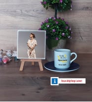 Öğretmene Hediye Fotoğraflı Dekoratif Taş, Ahşap Altlıklı Türk Kahvesi Fincanı Hediye (Model 4)